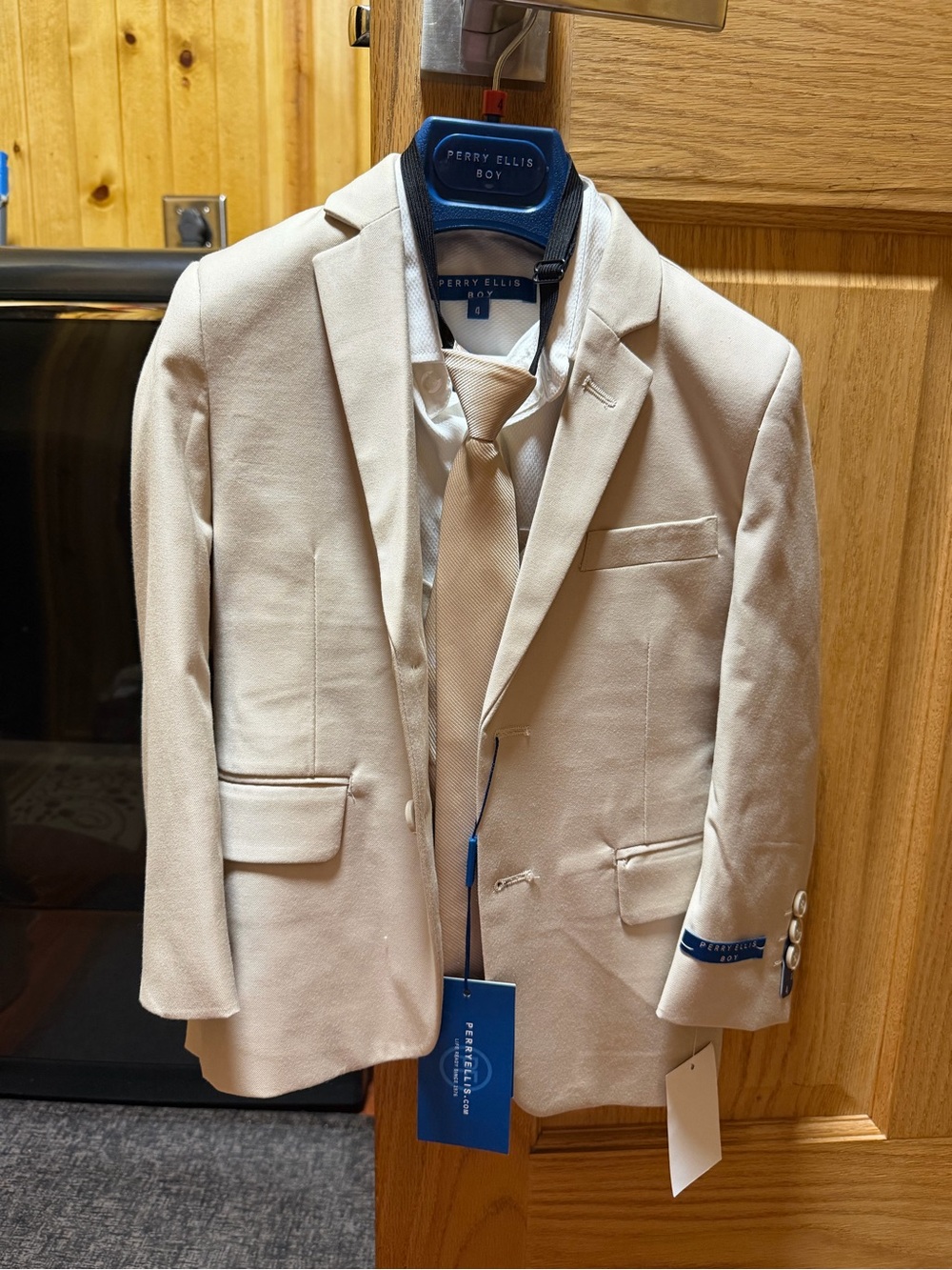 Perry Ellis Boy Cream Five-Pieces Set with Matching Tie( little boy)